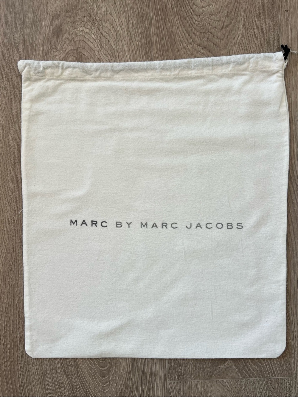 Marc by Marc Jacob’s dust bag (241)